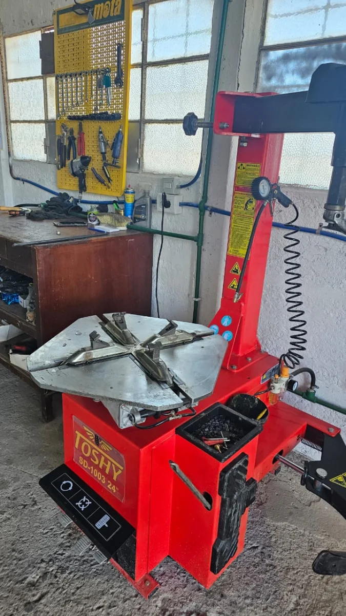 Reparación de neumáticos con equipo FOSTY SD-1003