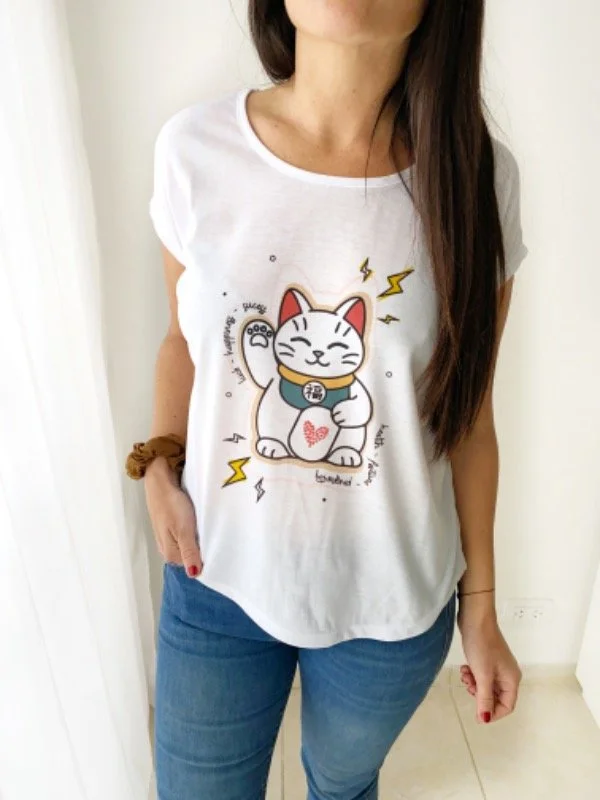 Remera con estampa de gato de la suerte